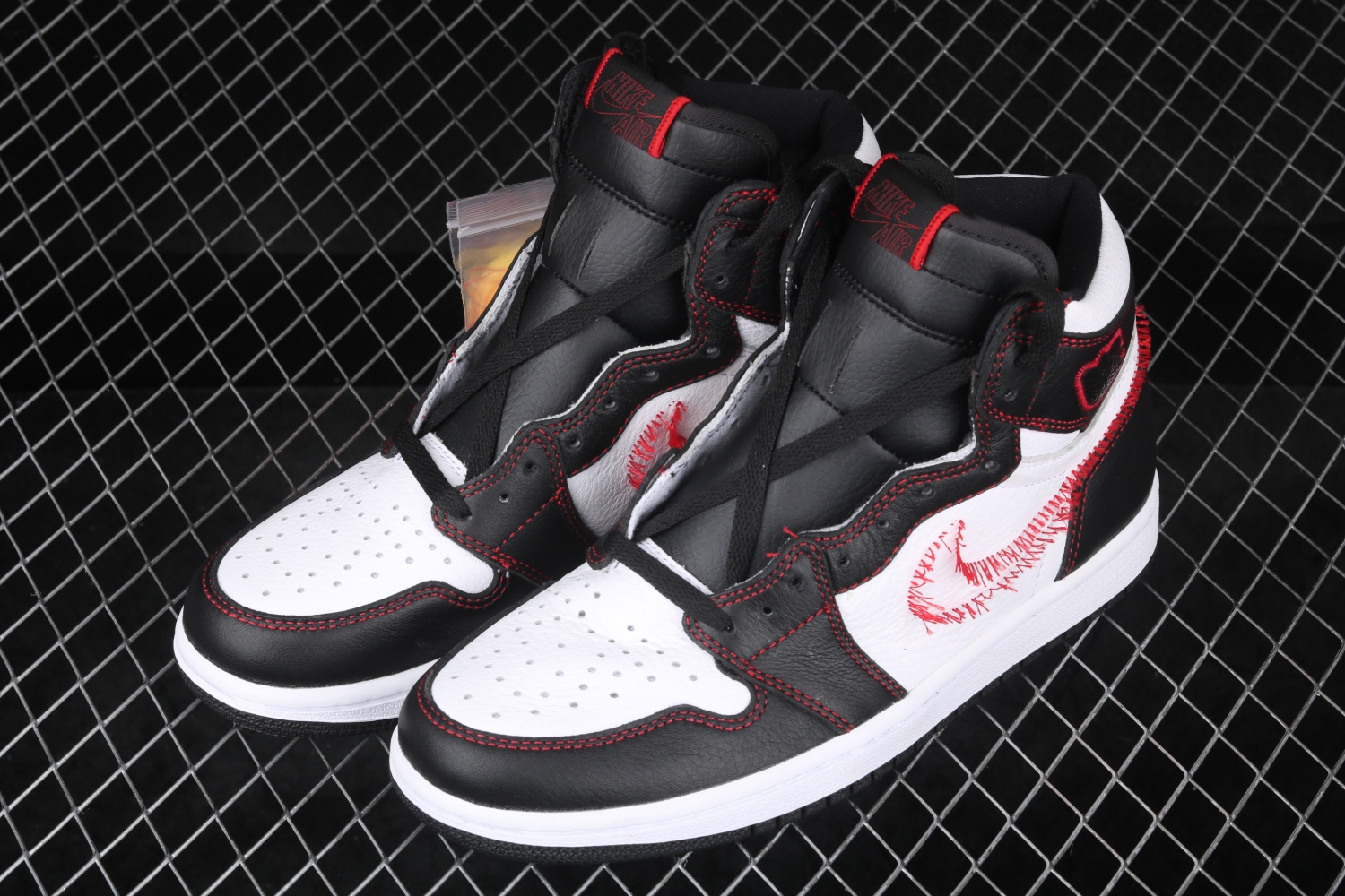 Jordan 1 Retro High Defiant White Black Gym Red CD6579-071