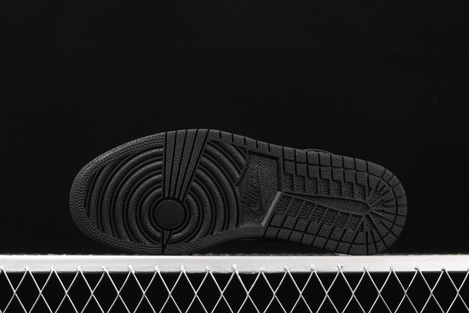 Jordan 1 Retro High Black Metallic Gold (2020) 555088-032