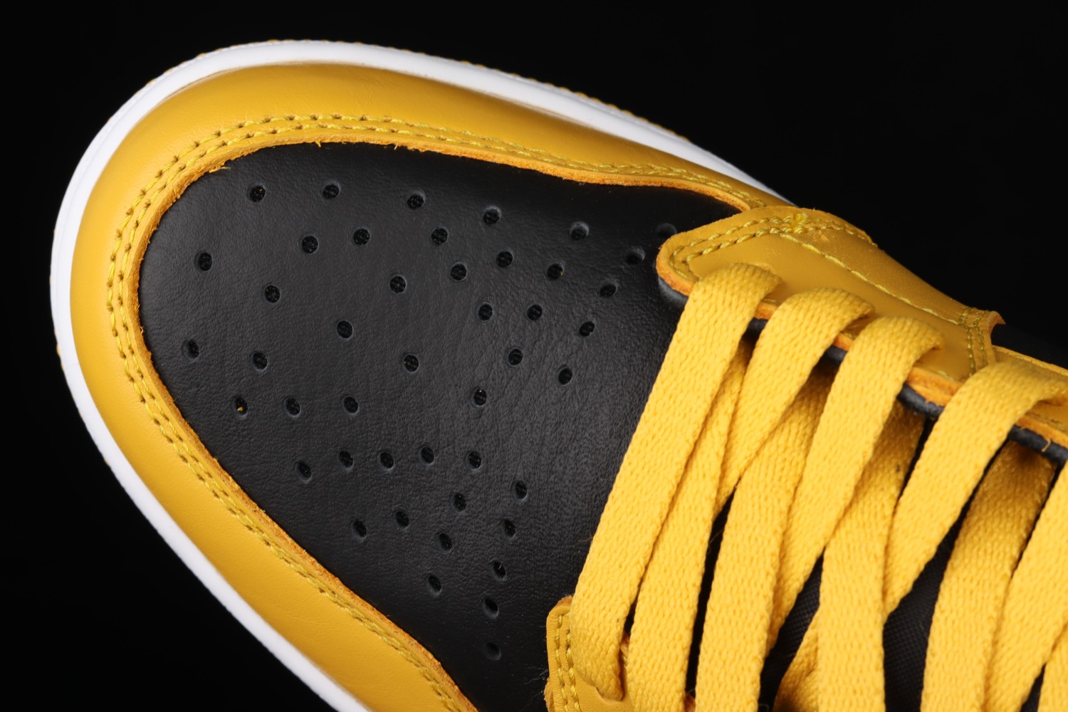 Jordan 1 Retro High Pollen 555088-701
