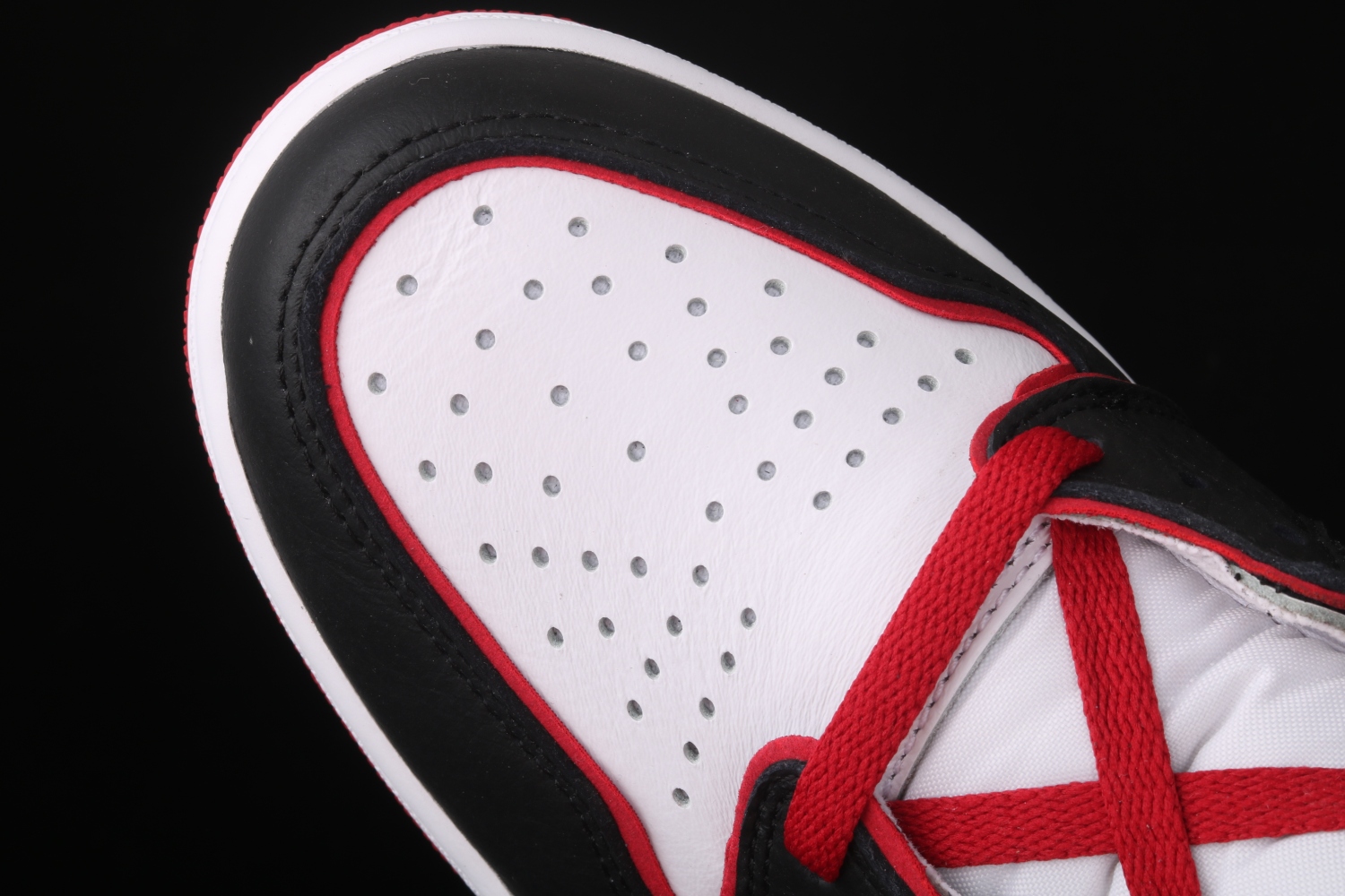 Jordan 1 Retro High Bloodline 555088-062