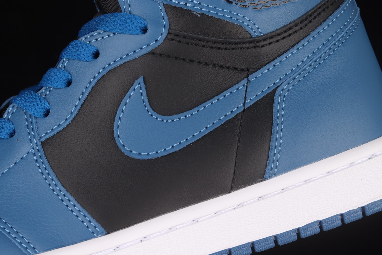 Jordan 1 Retro High OG Dark Marina Blue 555088-404
