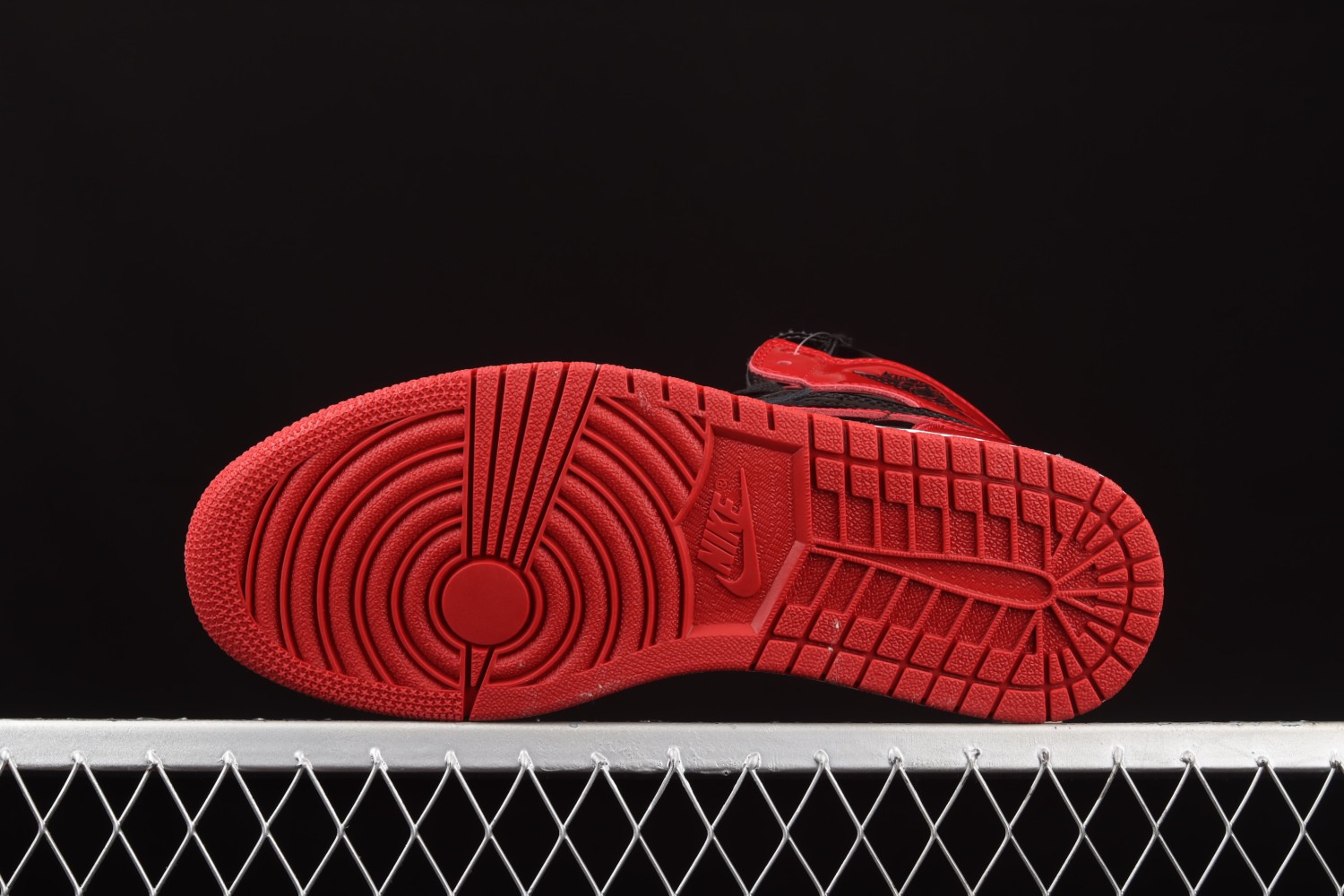 Jordan 1 Retro High OG Patent Bred 555088-063