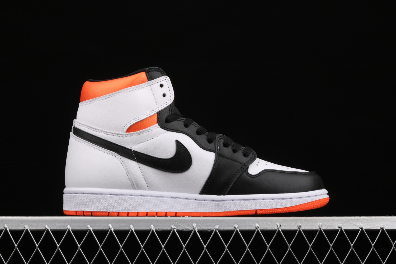 Jordan 1 Retro High Electro Orange 555088-180