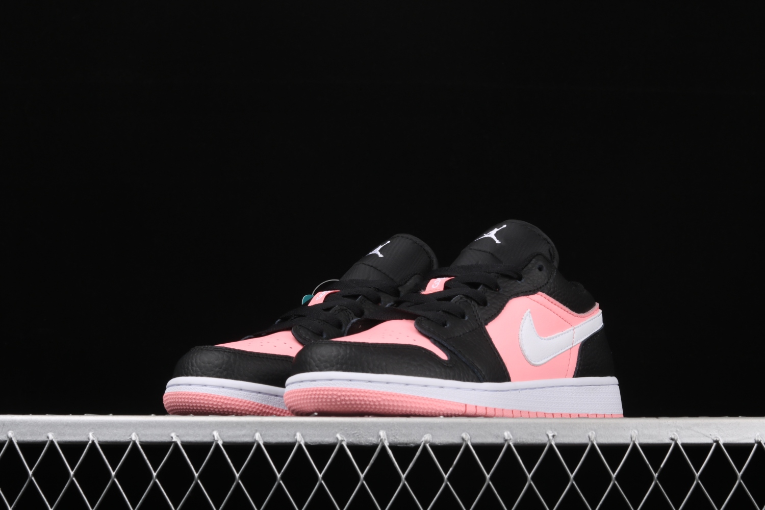 Jordan 1 Low Black Pink Quartz 554723-016