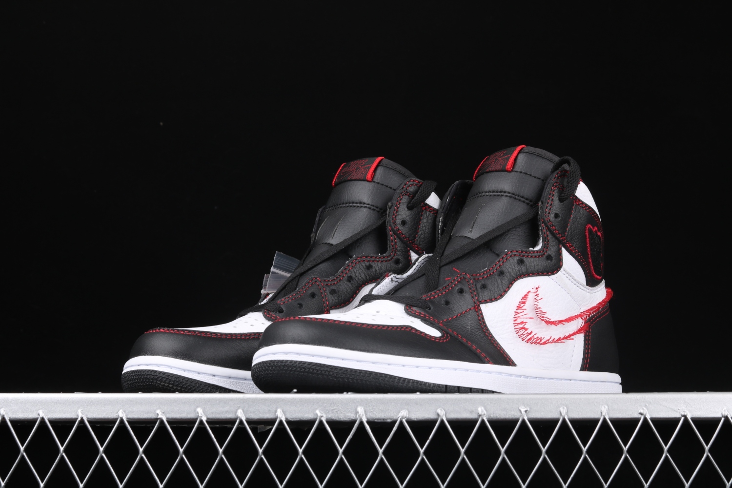 Jordan 1 Retro High Defiant White Black Gym Red CD6579-071