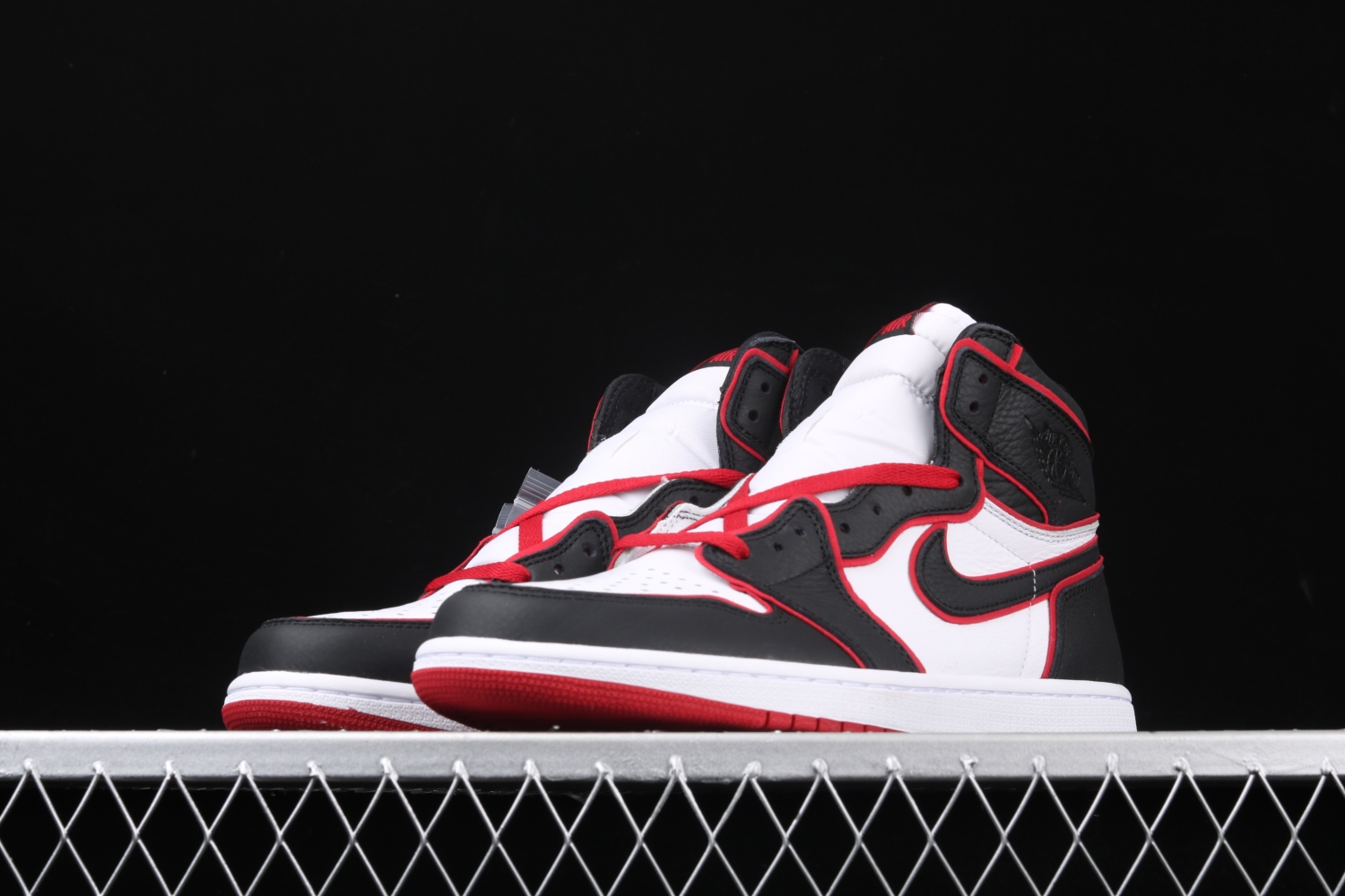 Jordan 1 Retro High Bloodline 555088-062