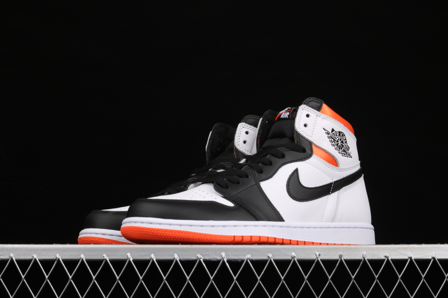 Jordan 1 Retro High Electro Orange 555088-180