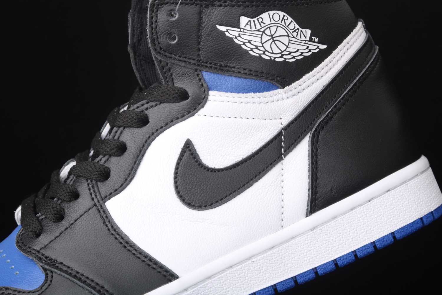 Jordan 1 Retro High Royal Toe 555088-041