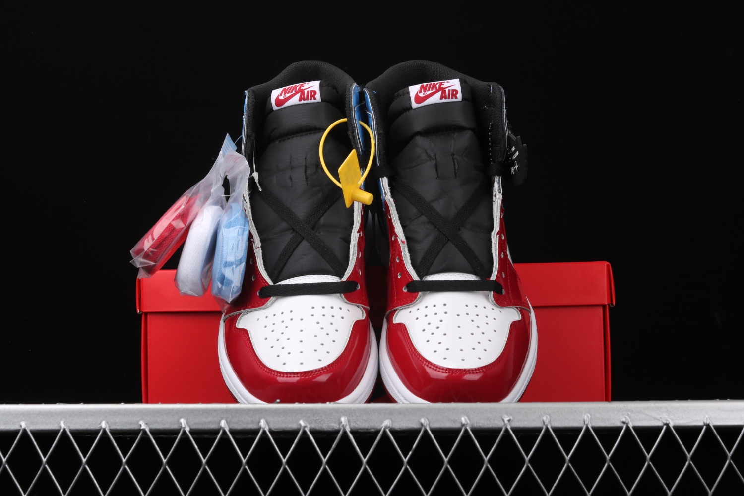 Jordan 1 Retro High Fearless UNC Chicago CK5666-100