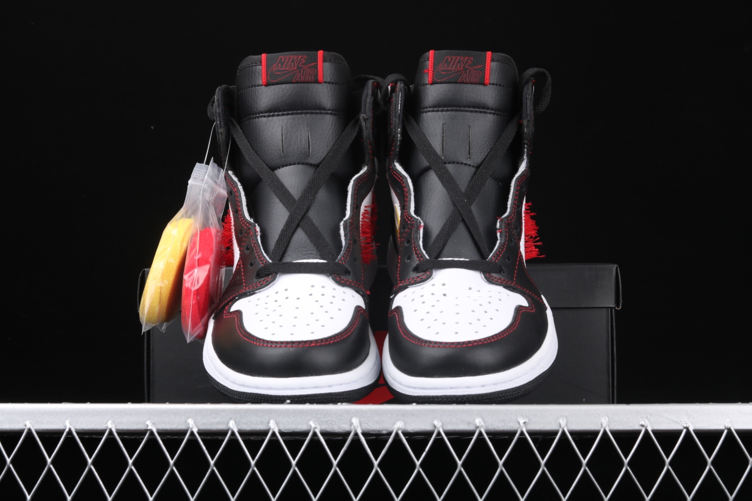 Jordan 1 Retro High Defiant White Black Gym Red CD6579-071