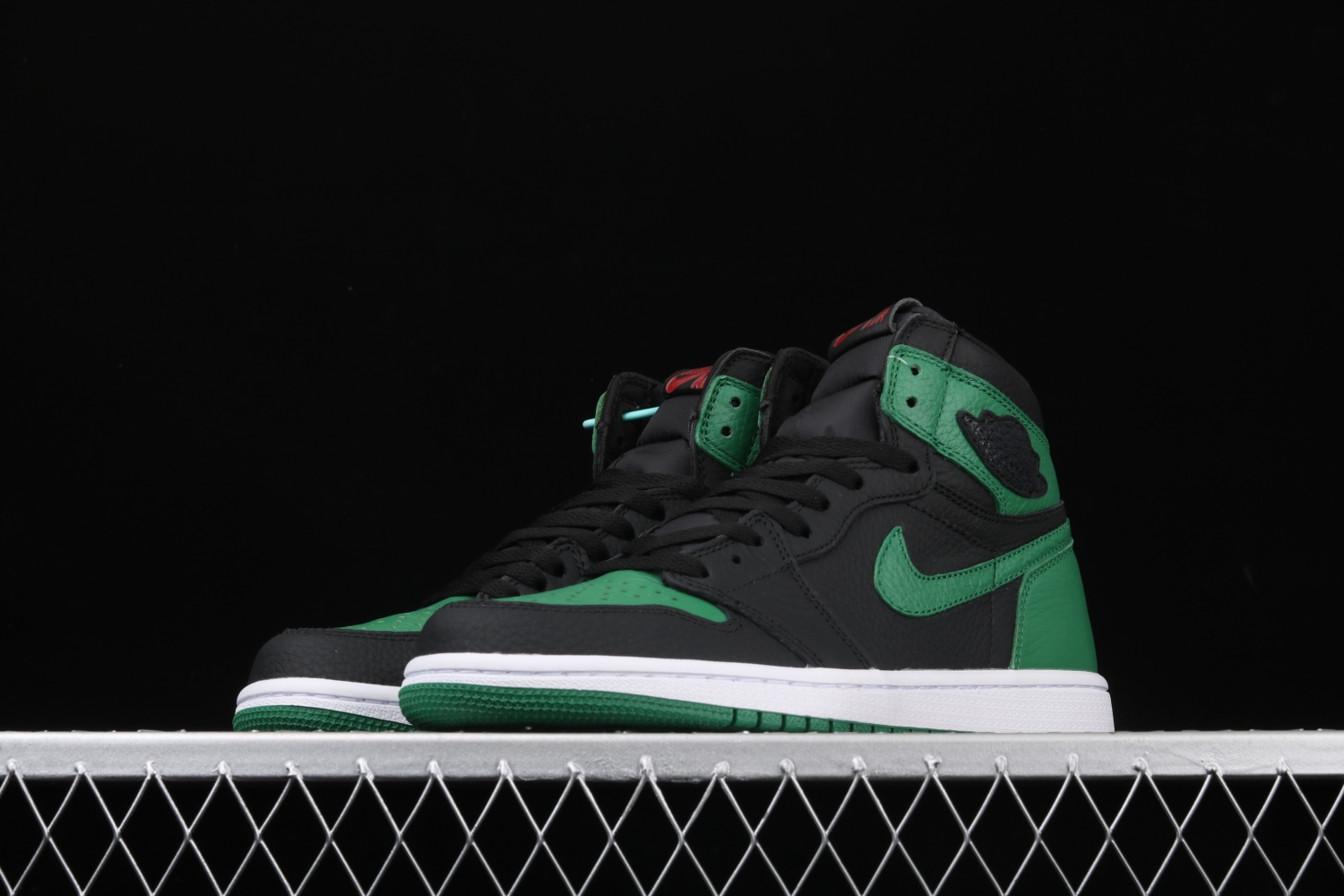 Jordan 1 Retro High Pine Green Black 555088-030