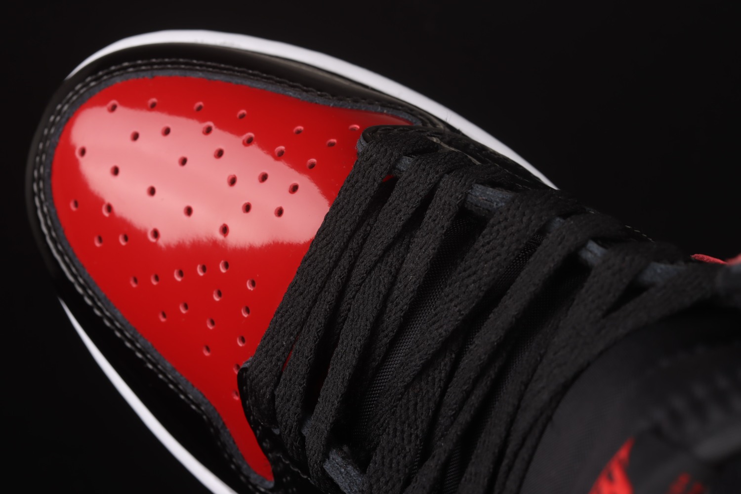Jordan 1 Retro High OG Patent Bred 555088-063