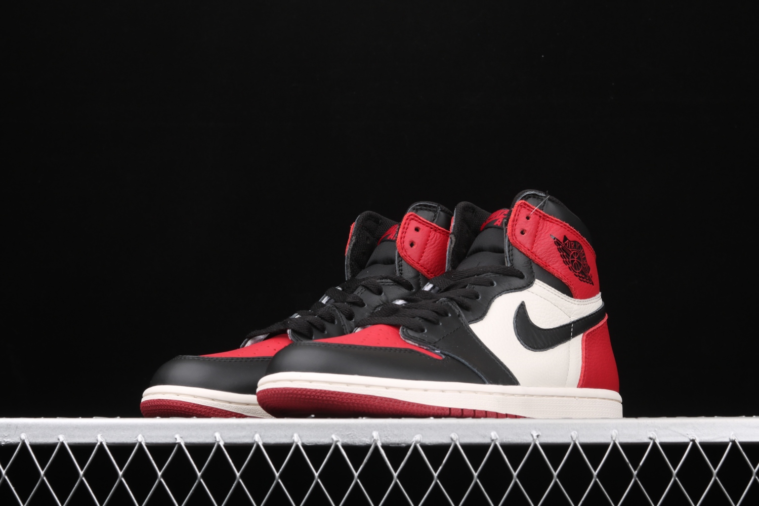 Jordan 1 Retro High Bred Toe 555088-610