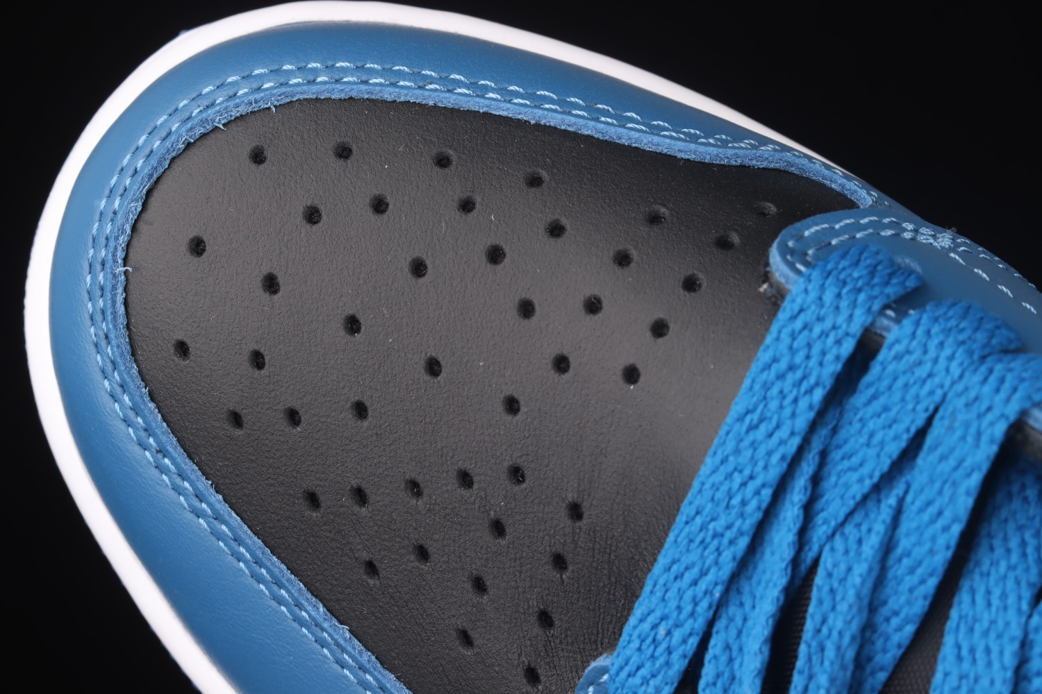 Jordan 1 Retro High OG Dark Marina Blue 555088-404