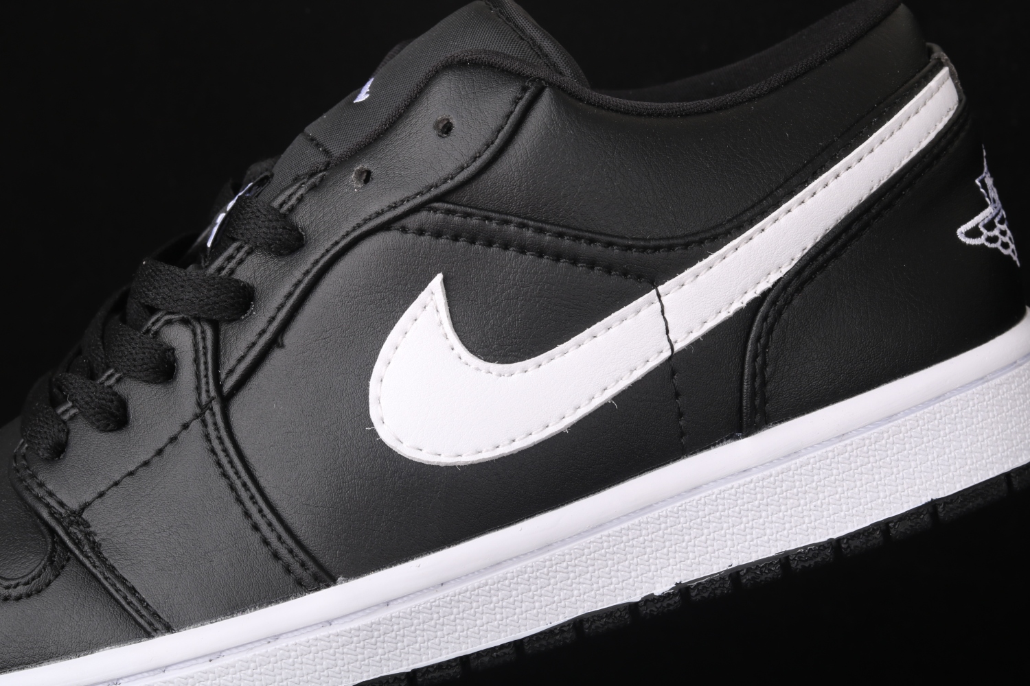 Jordan 1 Low Black White (W) AO9944-001