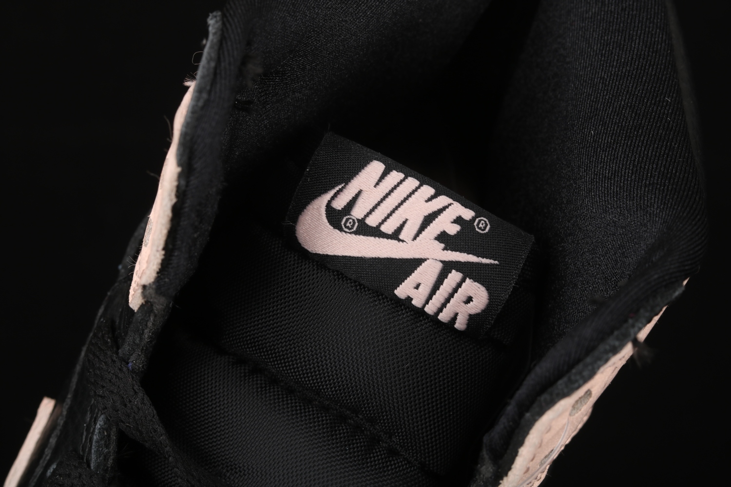 Jordan 1 Retro High Black Crimson Tint 555088-081