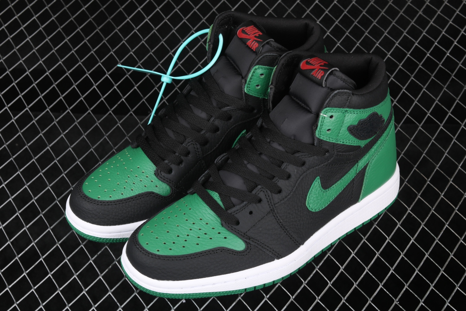 Jordan 1 Retro High Pine Green Black 555088-030