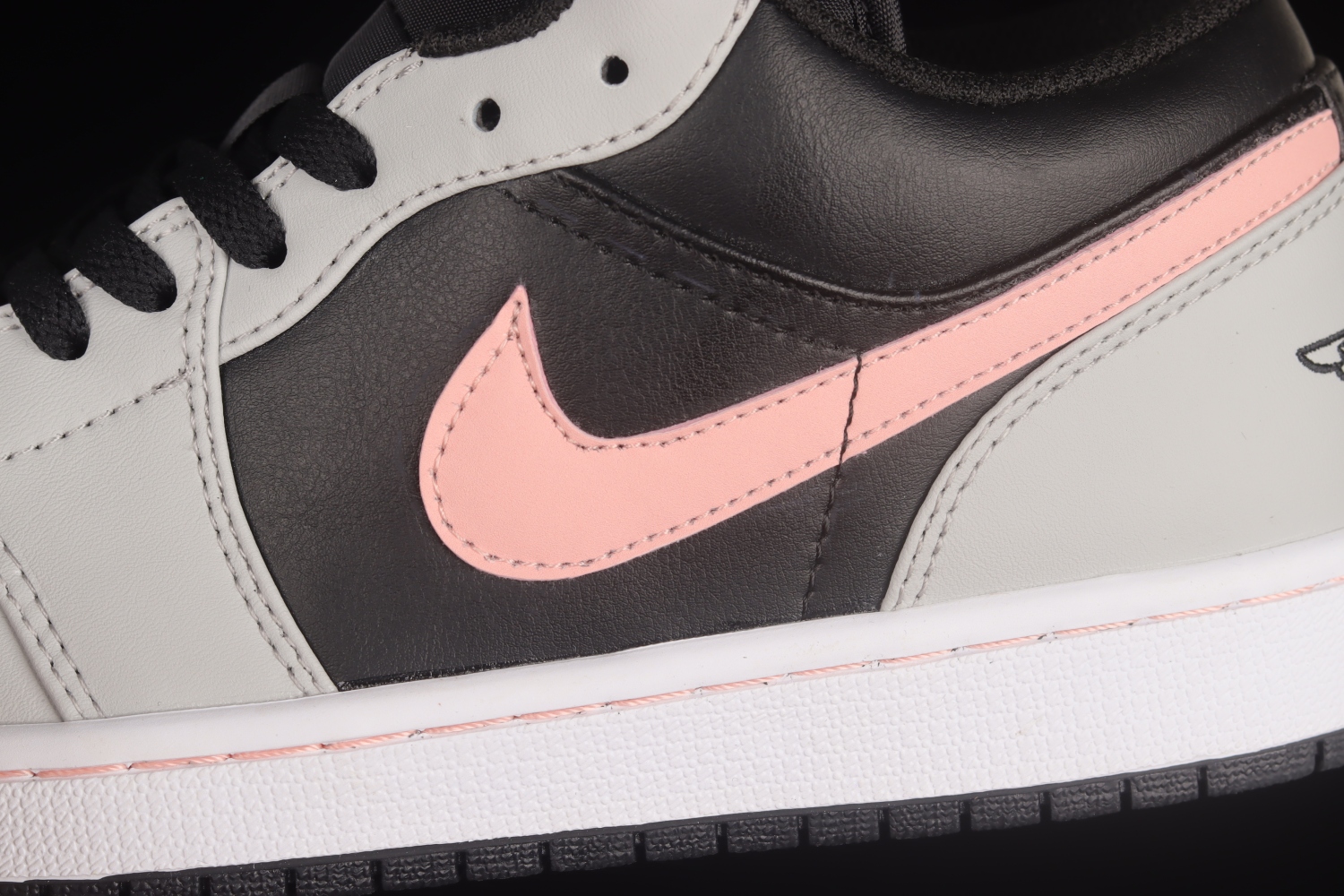 Jordan 1 Low Black Grey Pink 553558-062