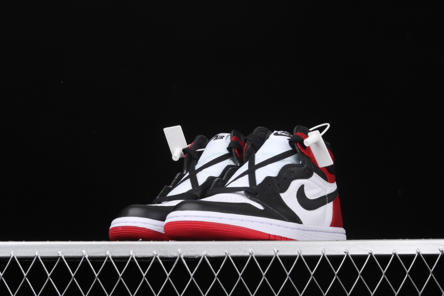 Jordan 1 Retro High Satin Black Toe (W) CD0461-016