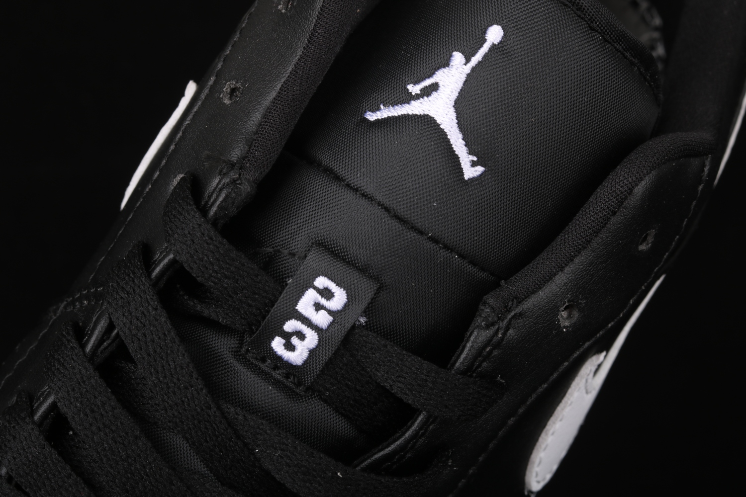 Jordan 1 Low Black White (W) AO9944-001