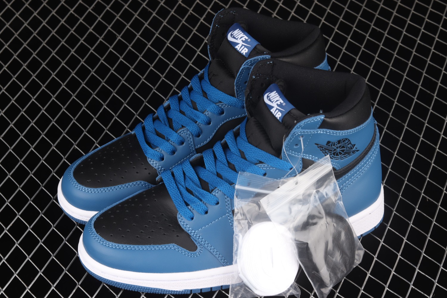 Jordan 1 Retro High OG Dark Marina Blue 555088-404