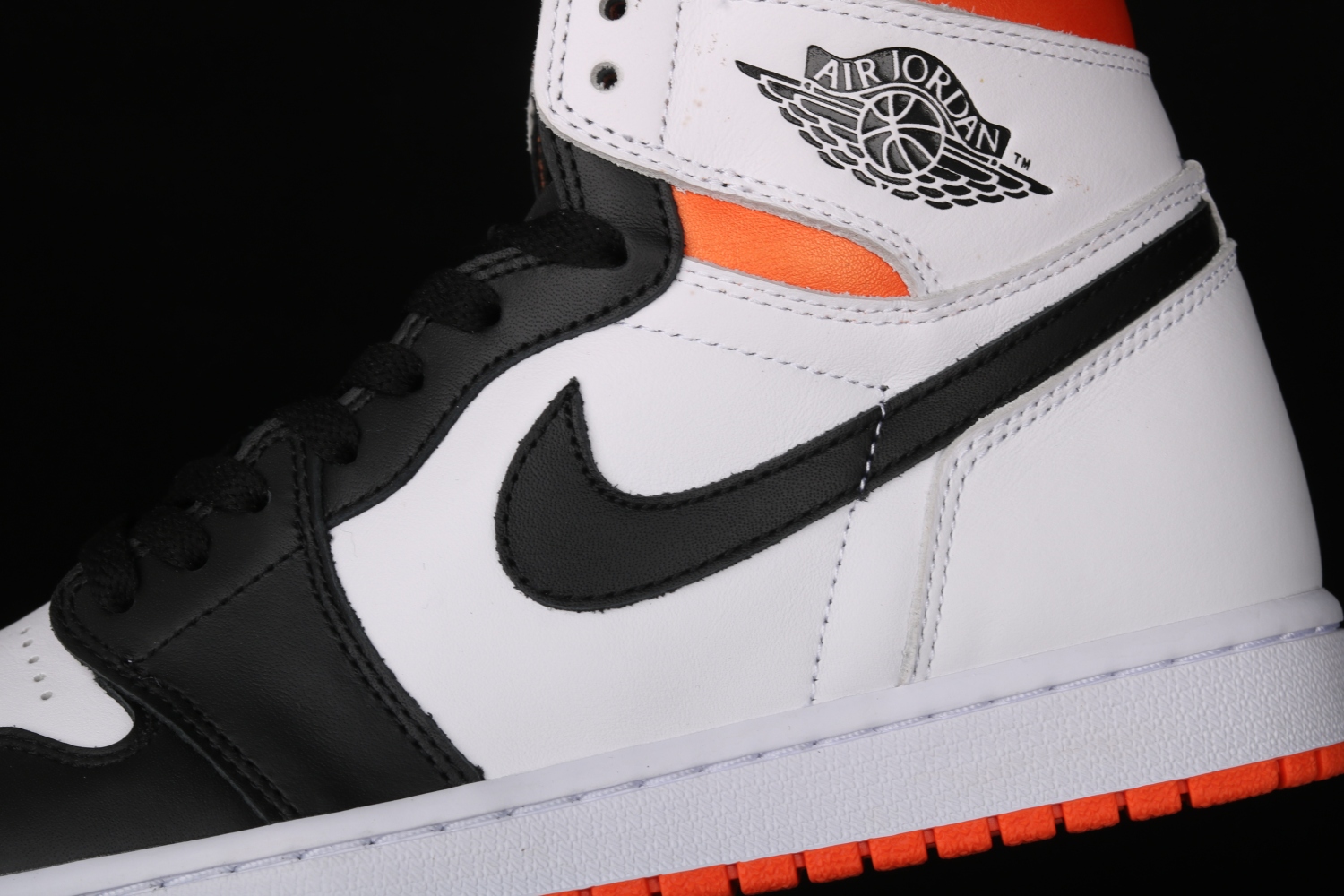 Jordan 1 Retro High Electro Orange 555088-180
