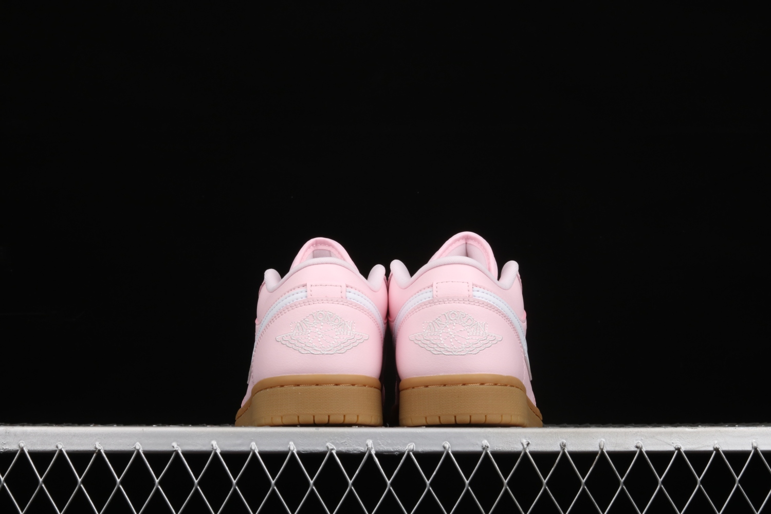 Jordan 1 Low Arctic Pink Gum (W) DC0774-601