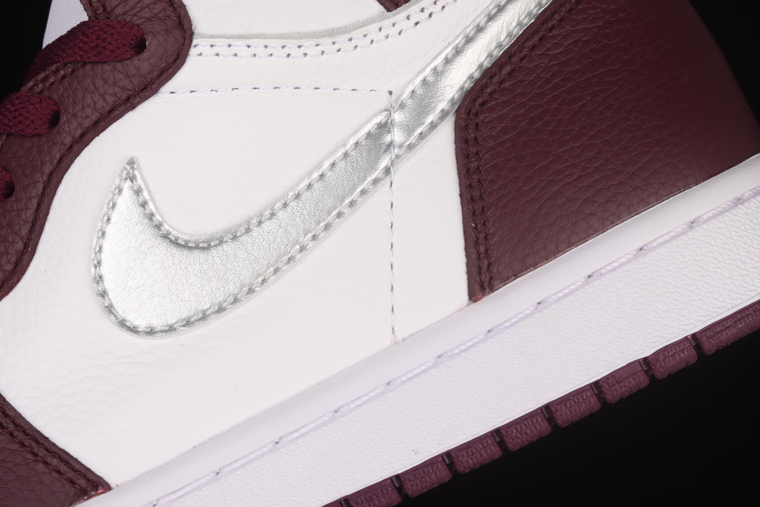 Jordan 1 Retro High OG Bordeaux 555088-611