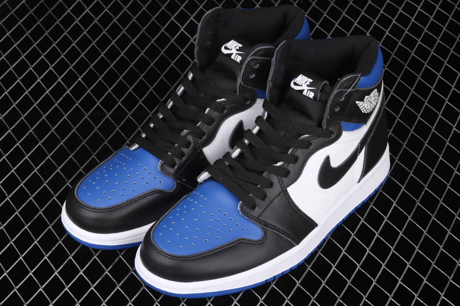 Jordan 1 Retro High Royal Toe 555088-041