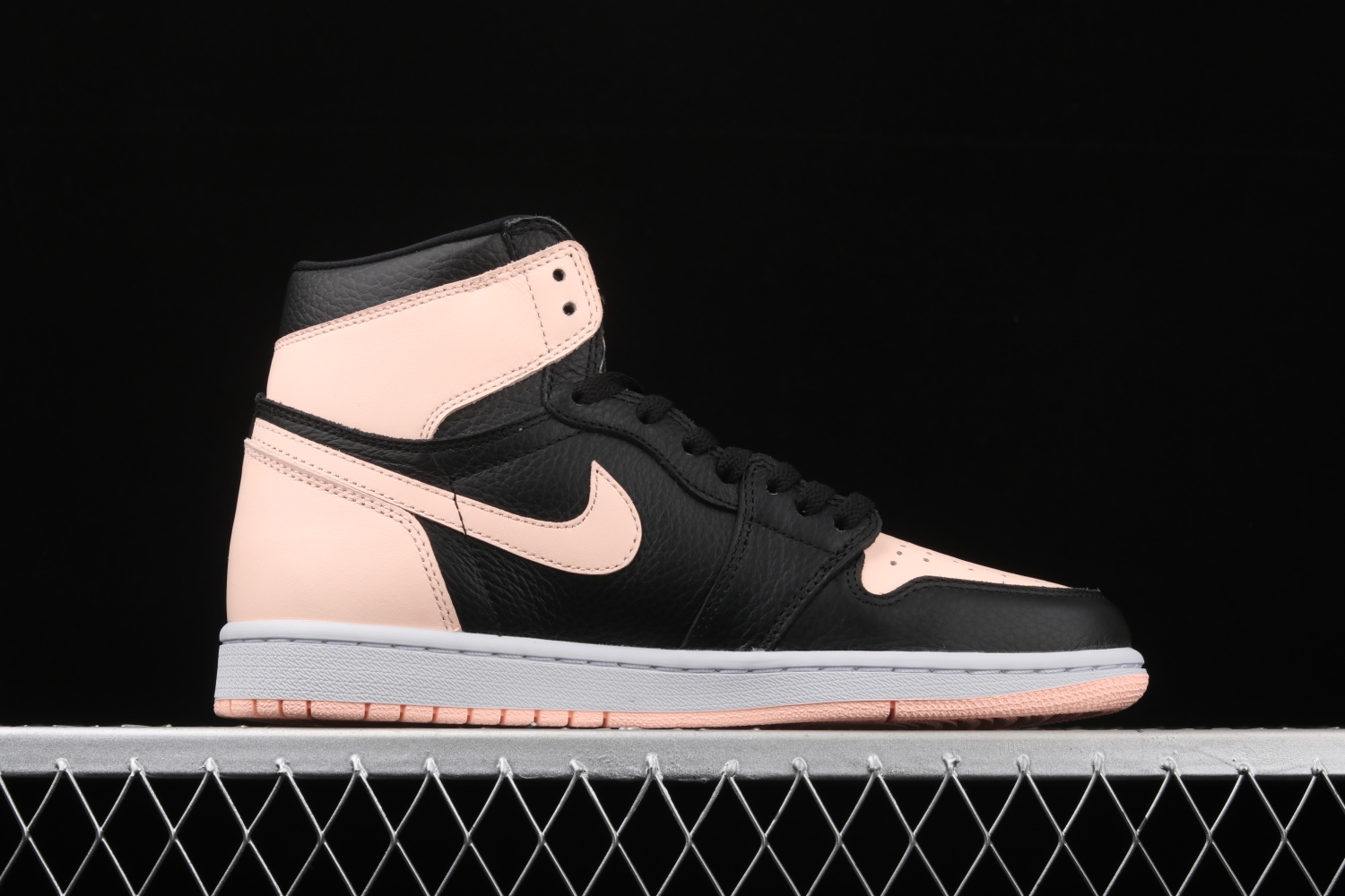 Jordan 1 Retro High Black Crimson Tint 555088-081