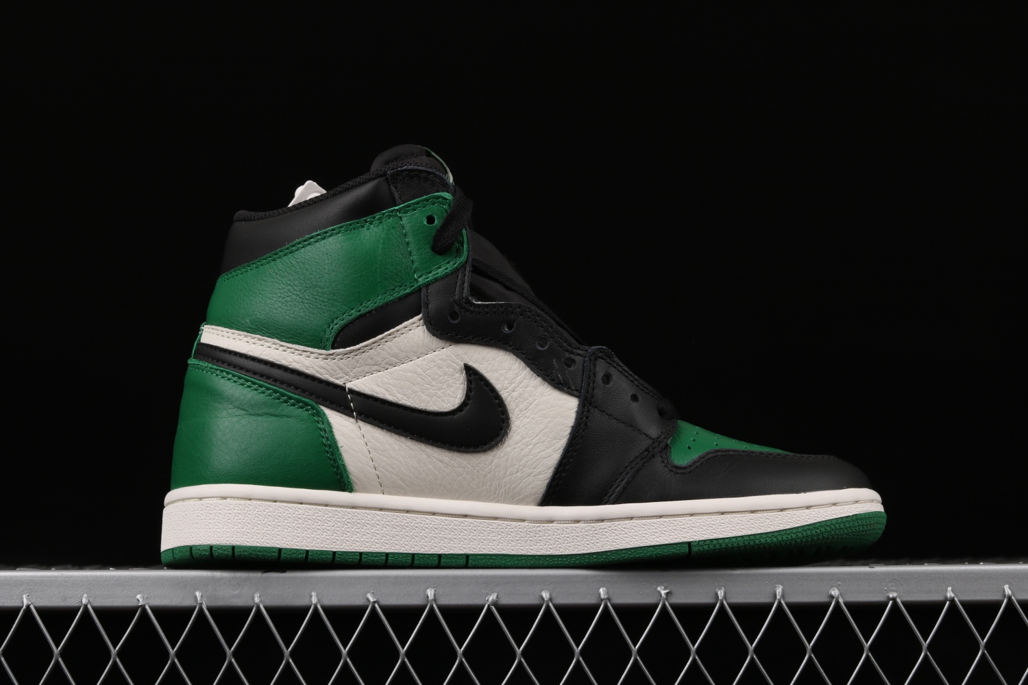 Jordan 1 Retro High Pine Green 555088-302