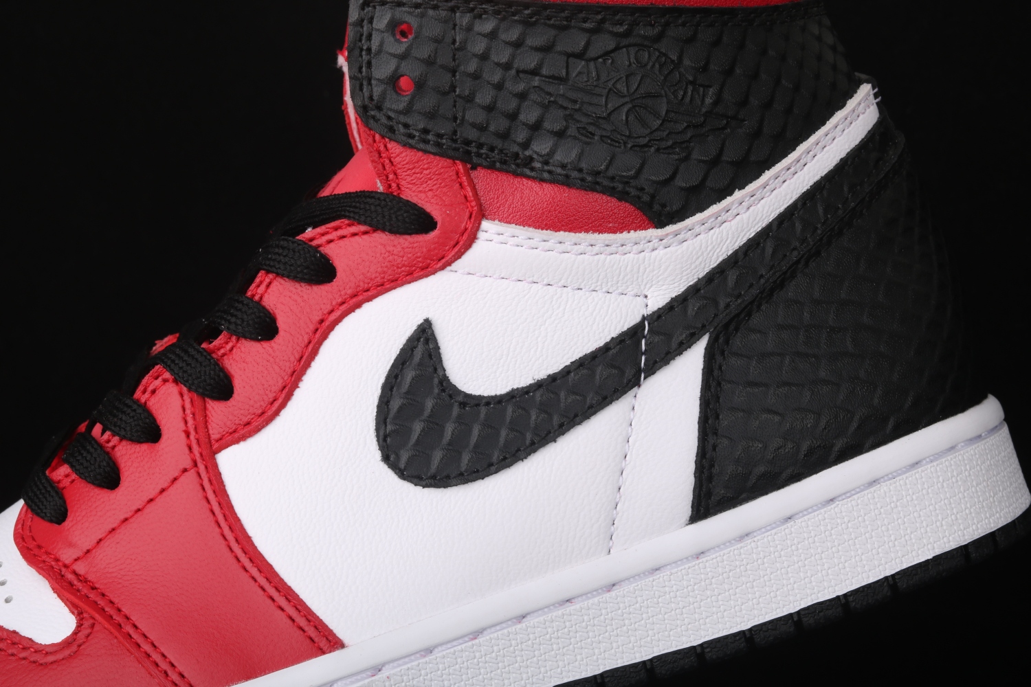 Jordan 1 Retro High Satin Snake Chicago (W) CD0461-601