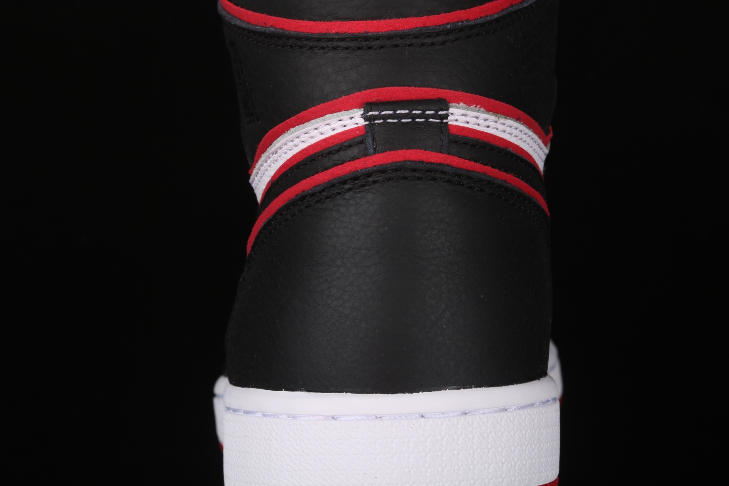 Jordan 1 Retro High Bloodline 555088-062
