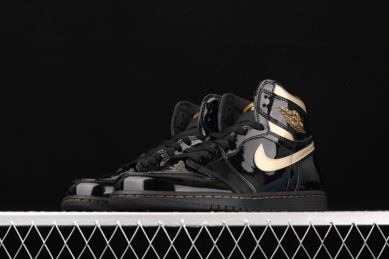 Jordan 1 Retro High Black Metallic Gold (2020) 555088-032