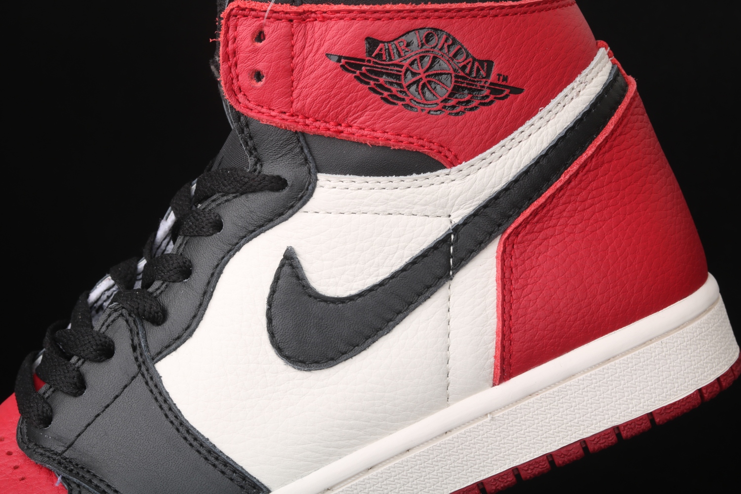 Jordan 1 Retro High Bred Toe 555088-610