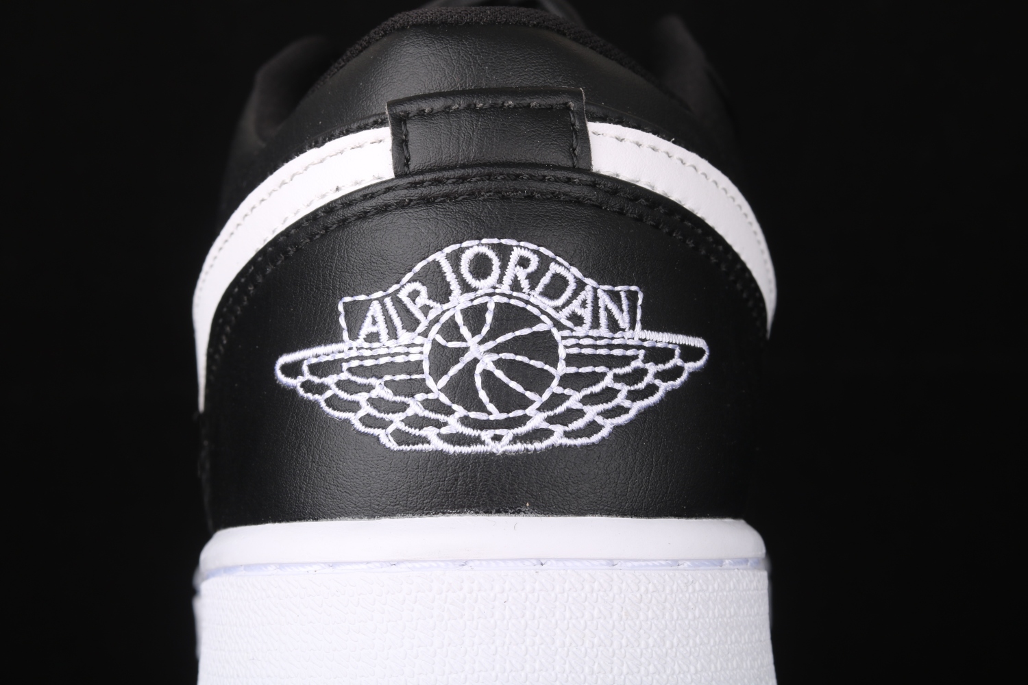 Jordan 1 Low Black White (W) AO9944-001