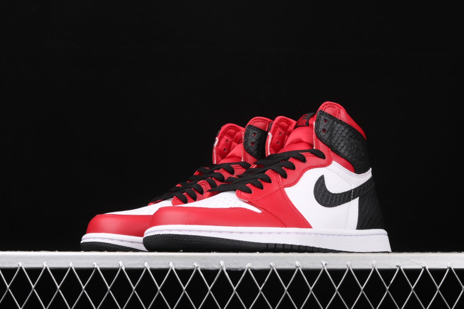 Jordan 1 Retro High Satin Snake Chicago (W) CD0461-601