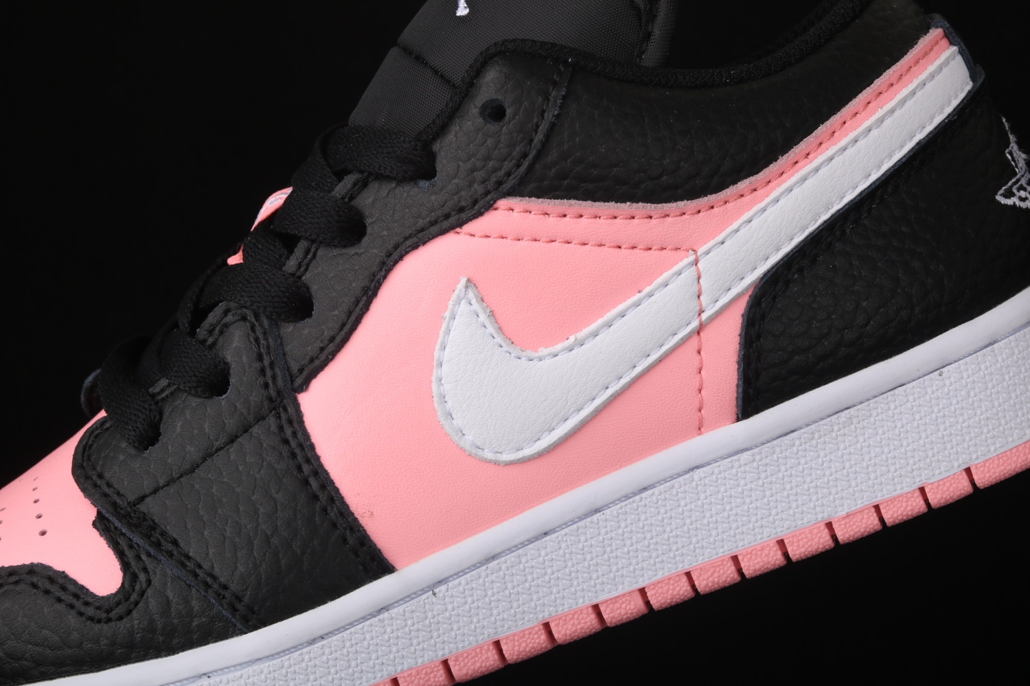 Jordan 1 Low Black Pink Quartz 554723-016