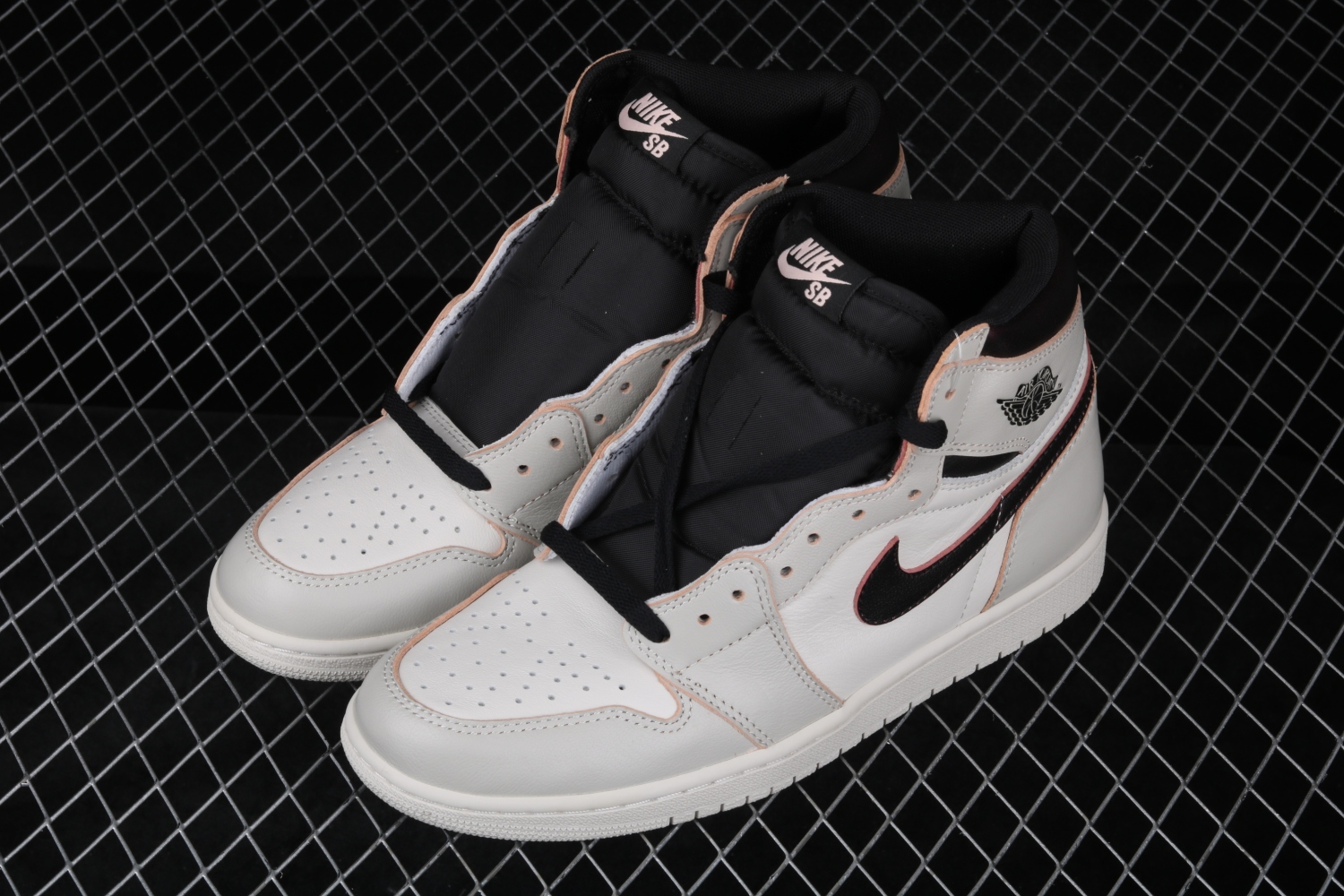 Jordan 1 Retro High OG Defiant SB NYC to Paris CD6578-006