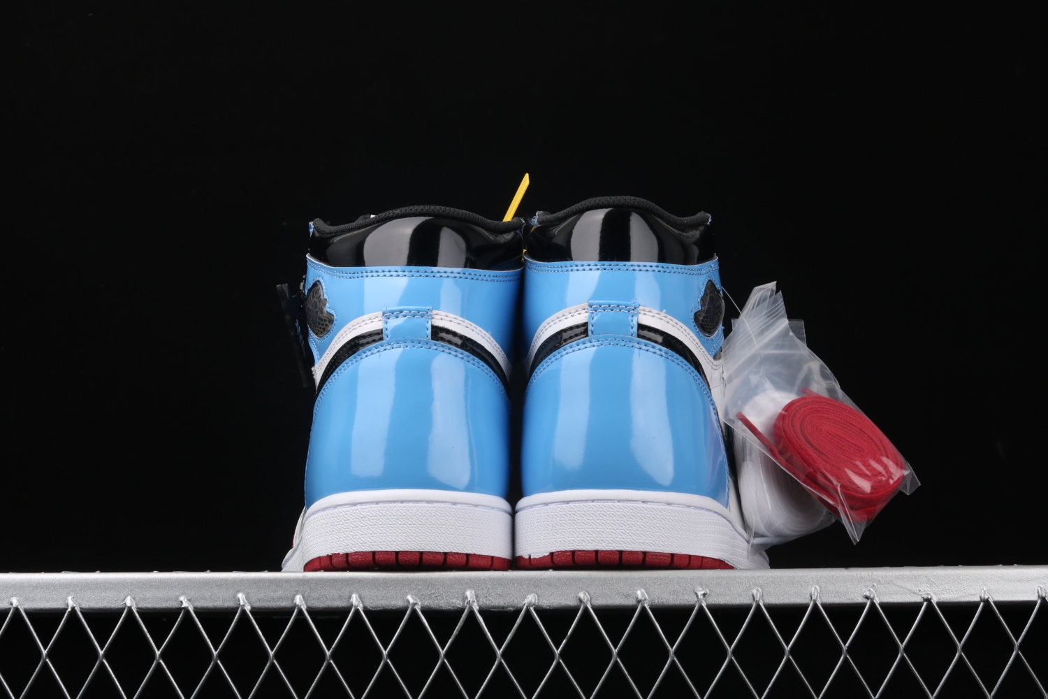 Jordan 1 Retro High Fearless UNC Chicago CK5666-100
