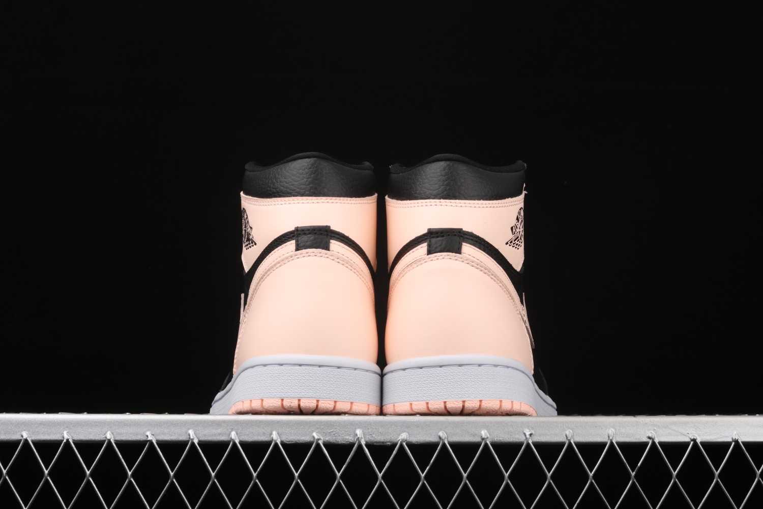 Jordan 1 Retro High Black Crimson Tint 555088-081