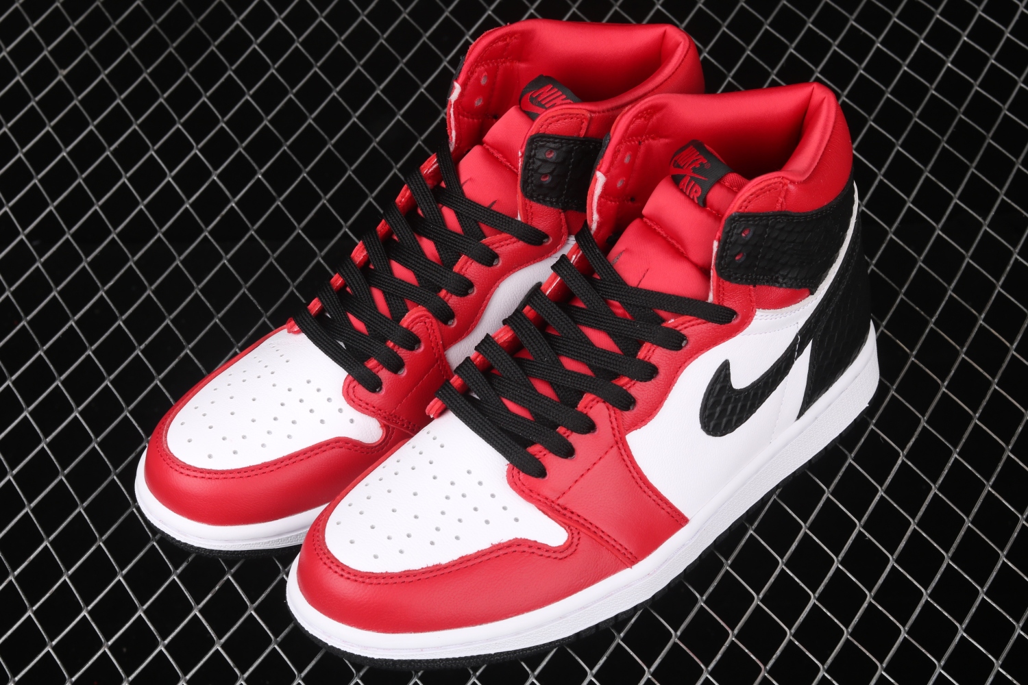 Jordan 1 Retro High Satin Snake Chicago (W) CD0461-601