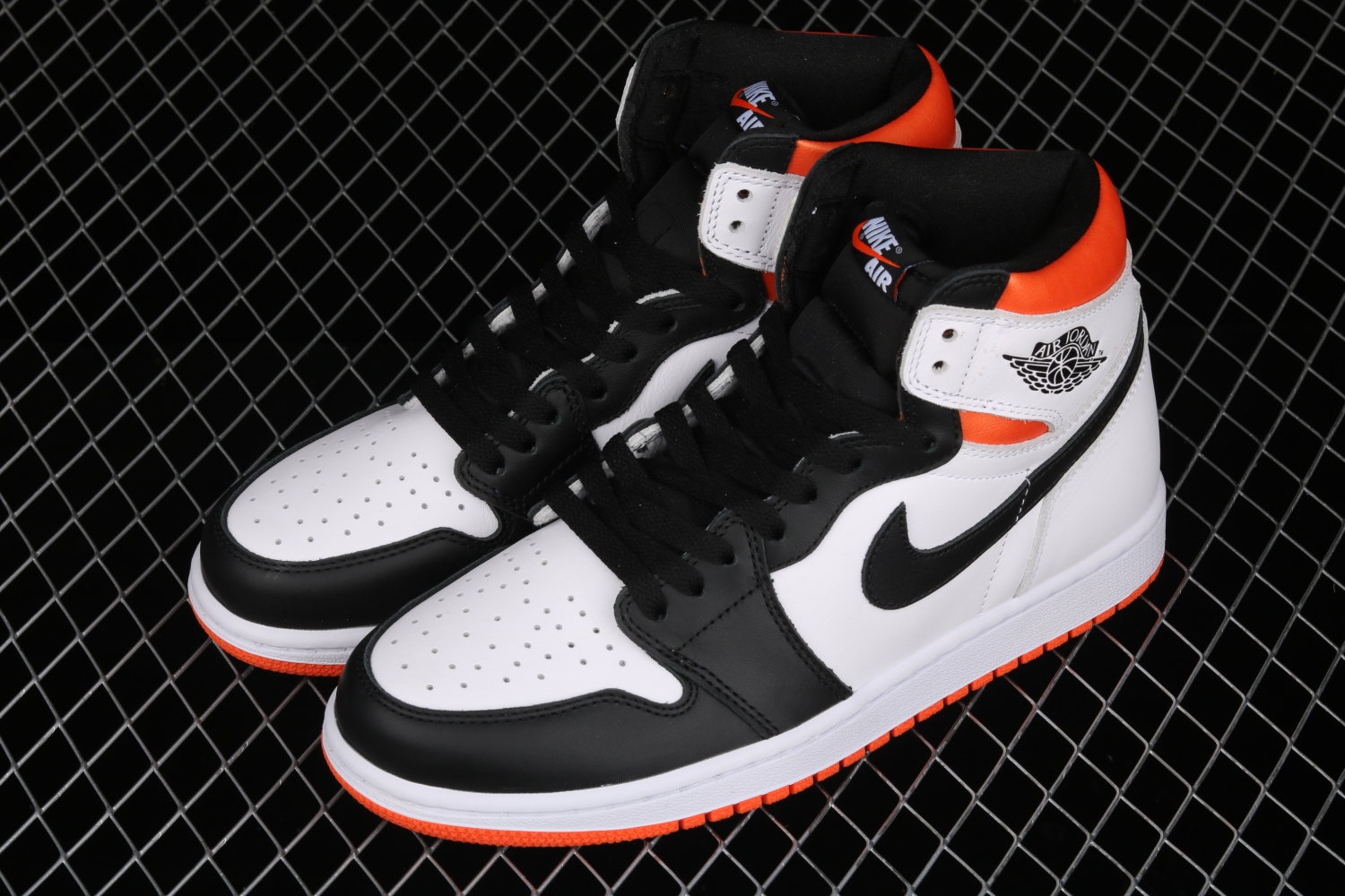 Jordan 1 Retro High Electro Orange 555088-180