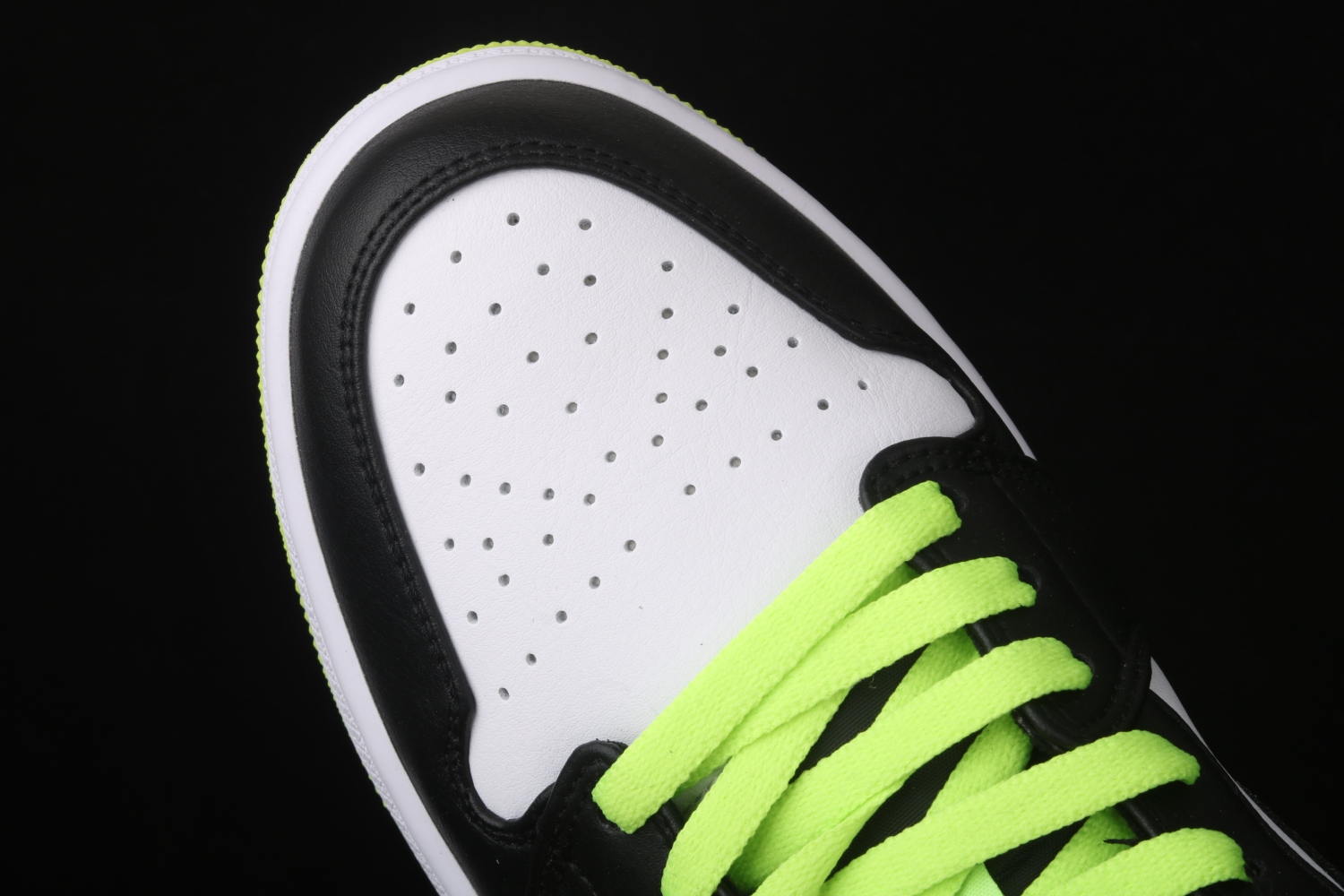 Jordan 1 Low Black Cyber (GS) CK3022-003