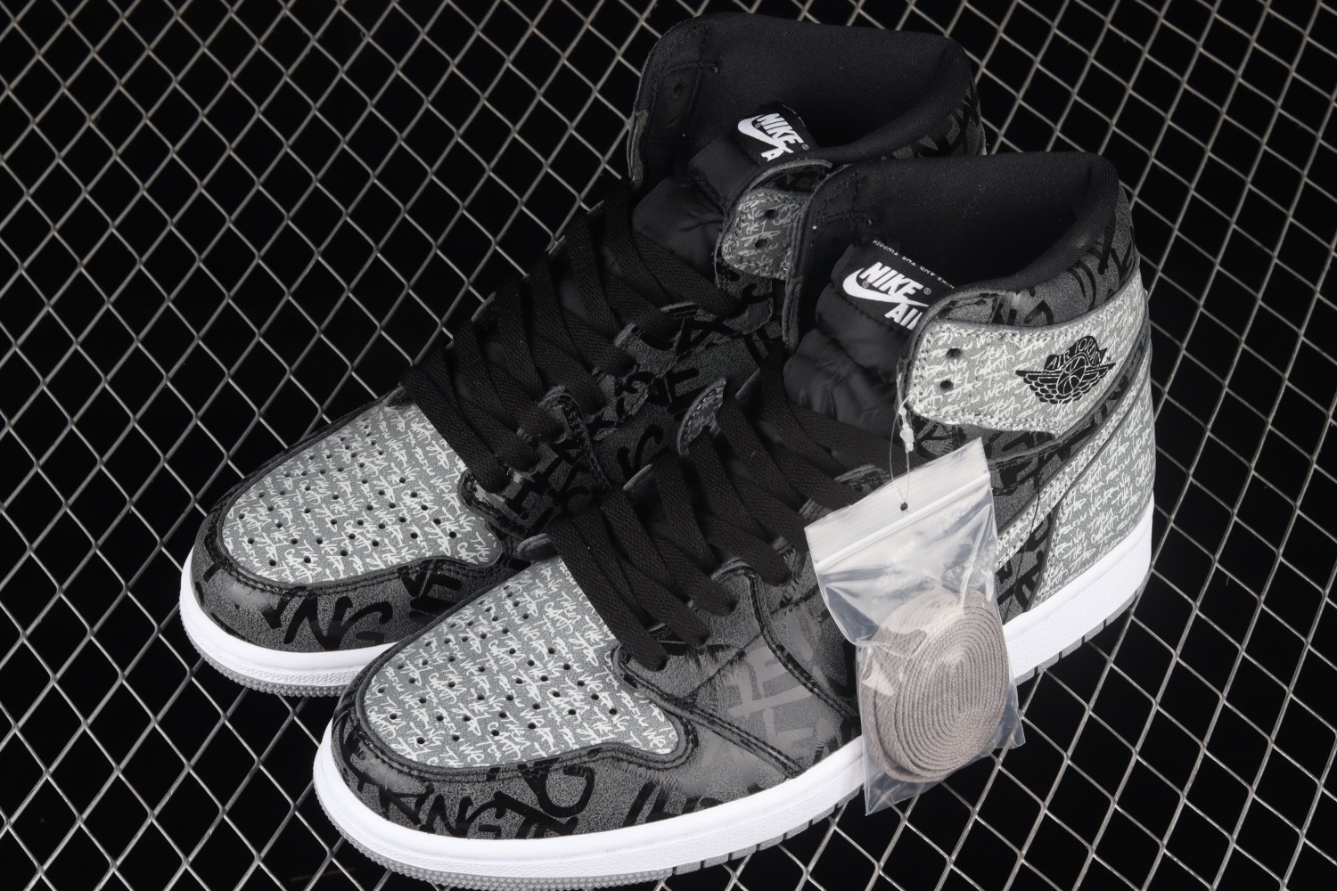 Jordan 1 Retro High OG Rebellionaire 555088-036