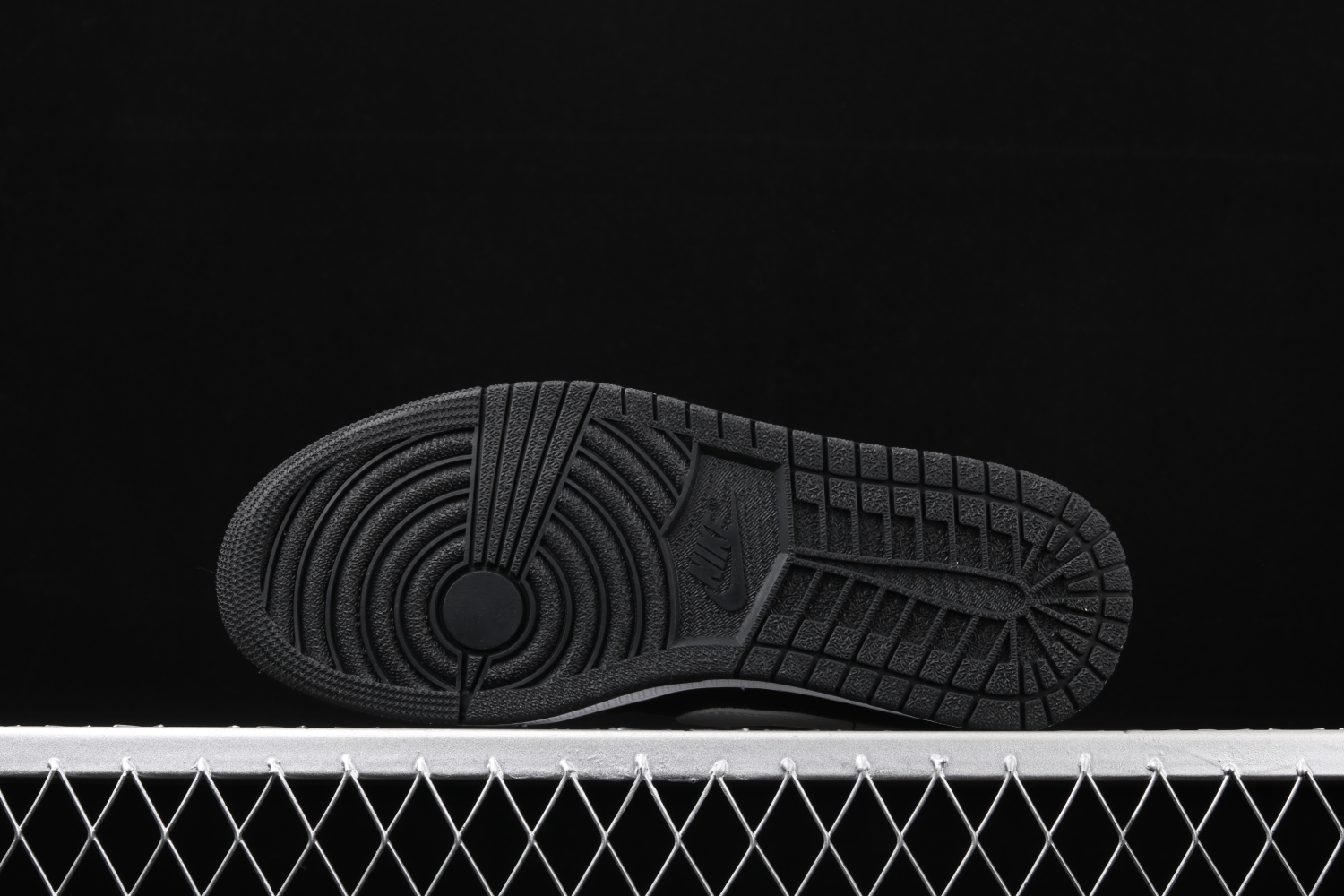 Jordan 1 Low Black White (W) AO9944-001