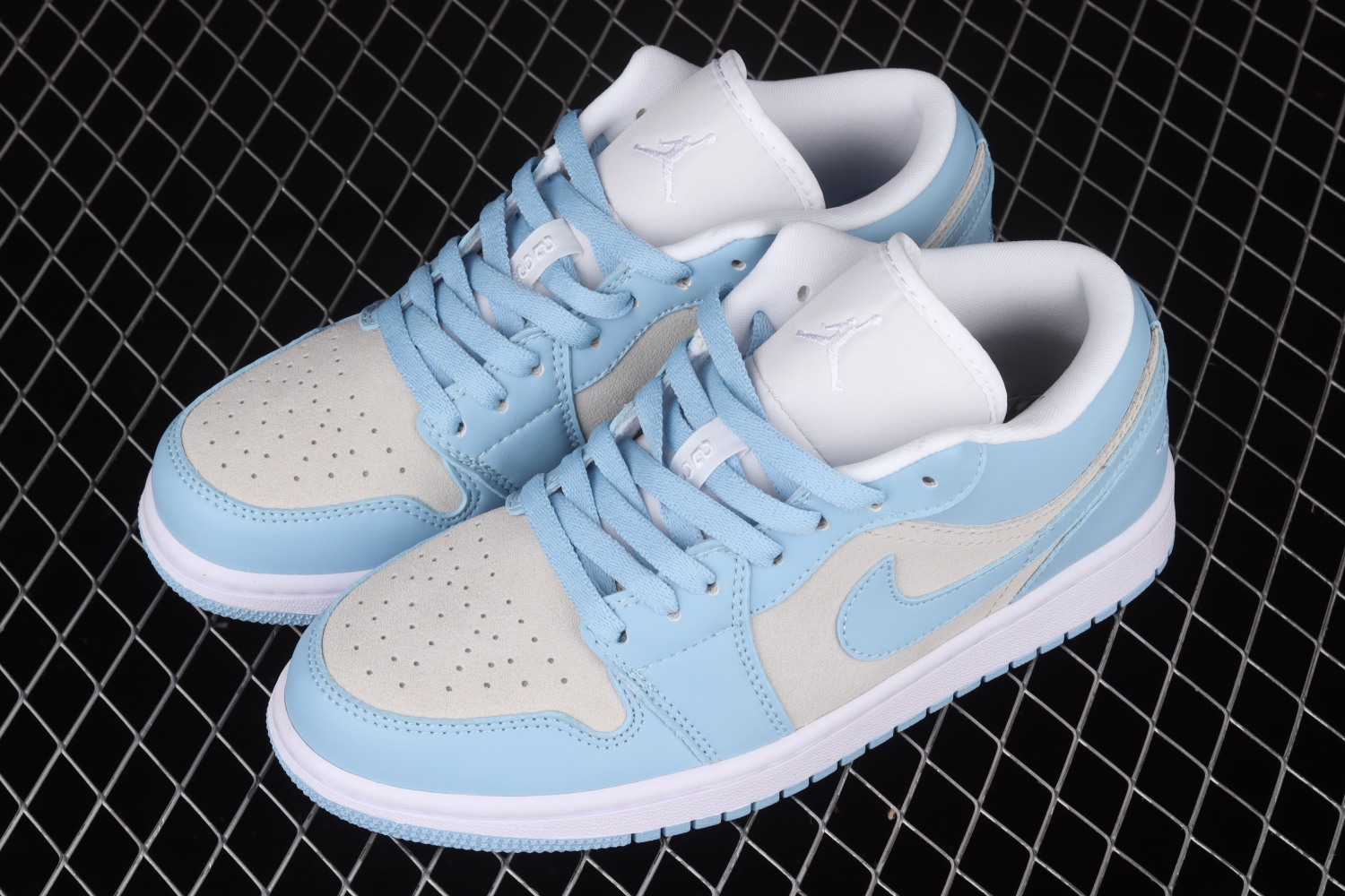 Jordan 1 Low Football Grey Aluminum (W) DC0774-050