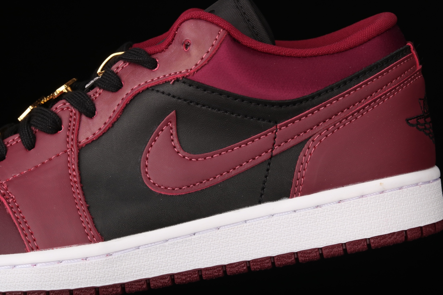 Jordan 1 Low Dark Beetroot Black (W) DB6491-600