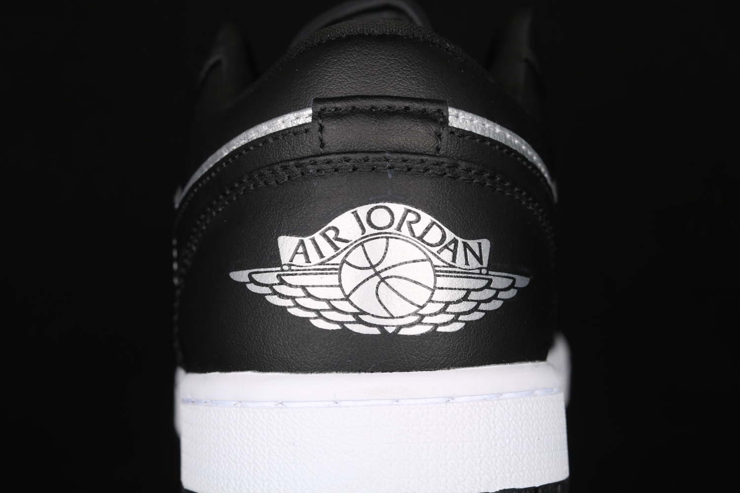 Jordan 1 Low SE Black Metallic Silver (W) DA5551-001
