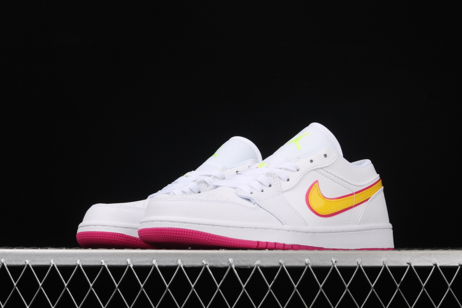 Jordan 1 Low Edge Glow (GS) CU4610-100